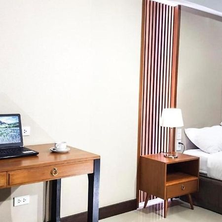 Room58 Bangkok Bagian luar foto