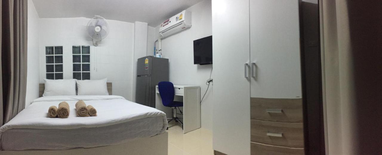 Room58 Bangkok Bagian luar foto