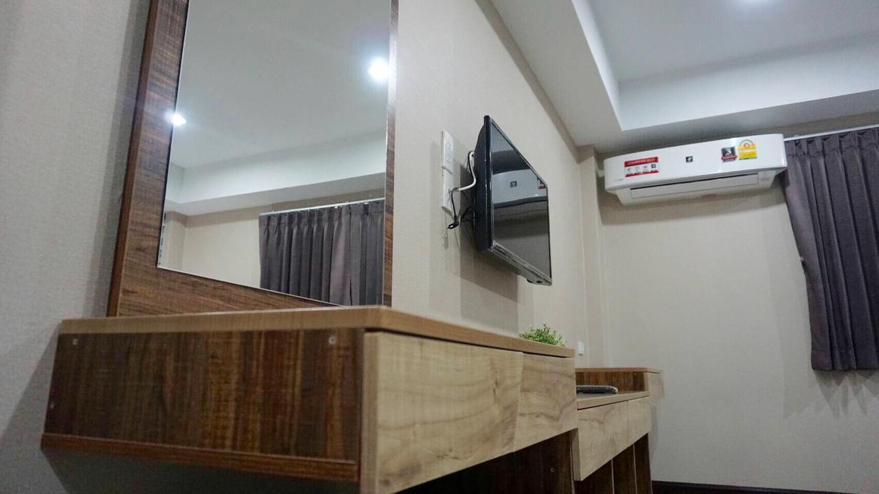 Room58 Bangkok Bagian luar foto