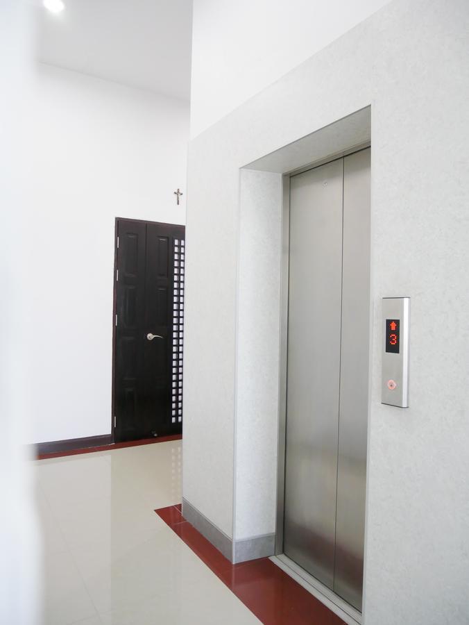 Room58 Bangkok Bagian luar foto