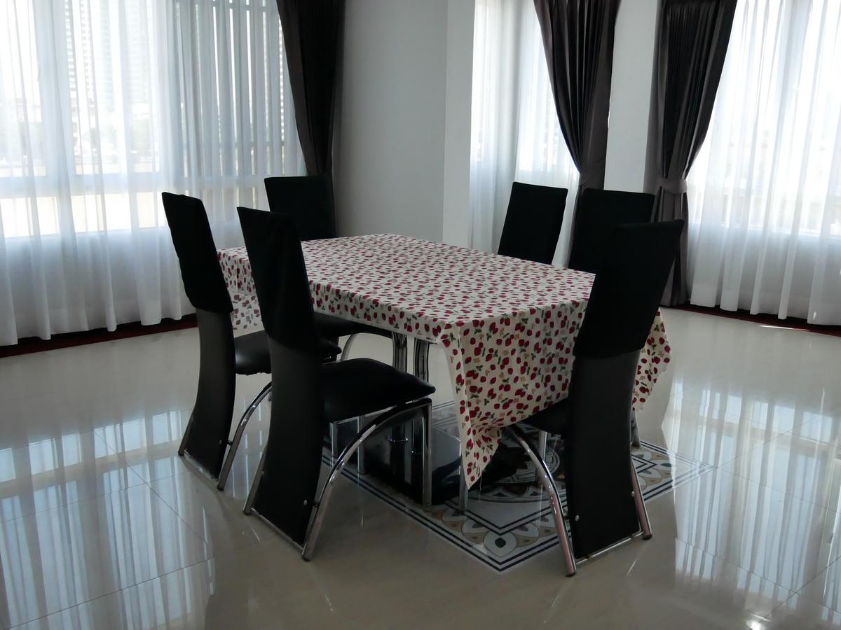 Room58 Bangkok Bagian luar foto