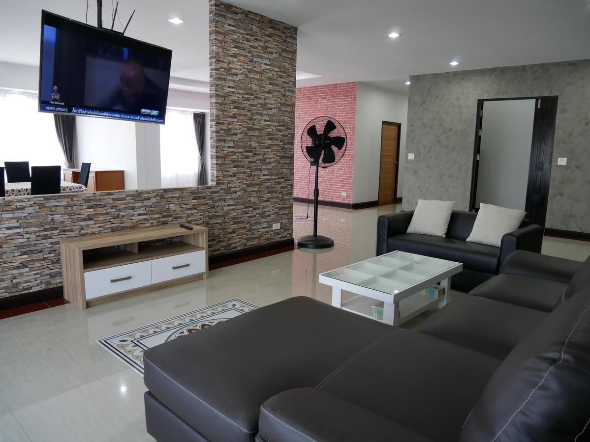 Room58 Bangkok Bagian luar foto