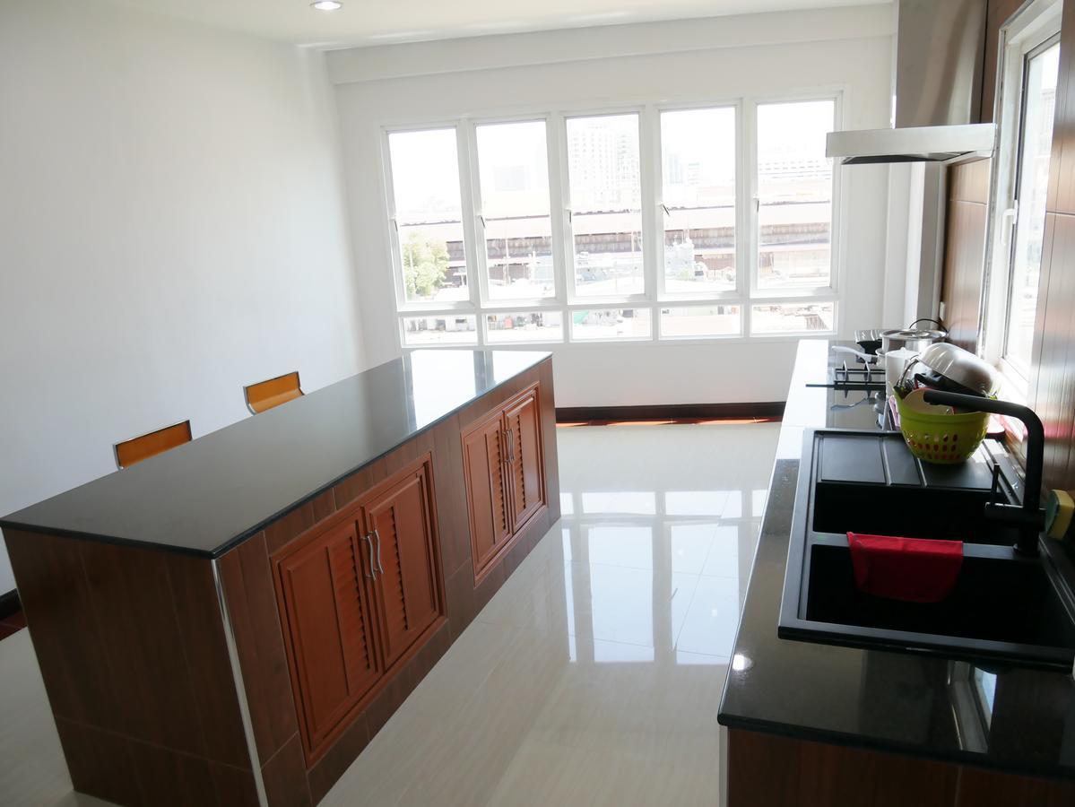 Room58 Bangkok Bagian luar foto