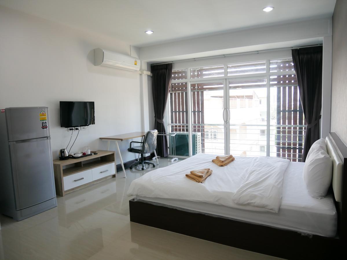 Room58 Bangkok Bagian luar foto