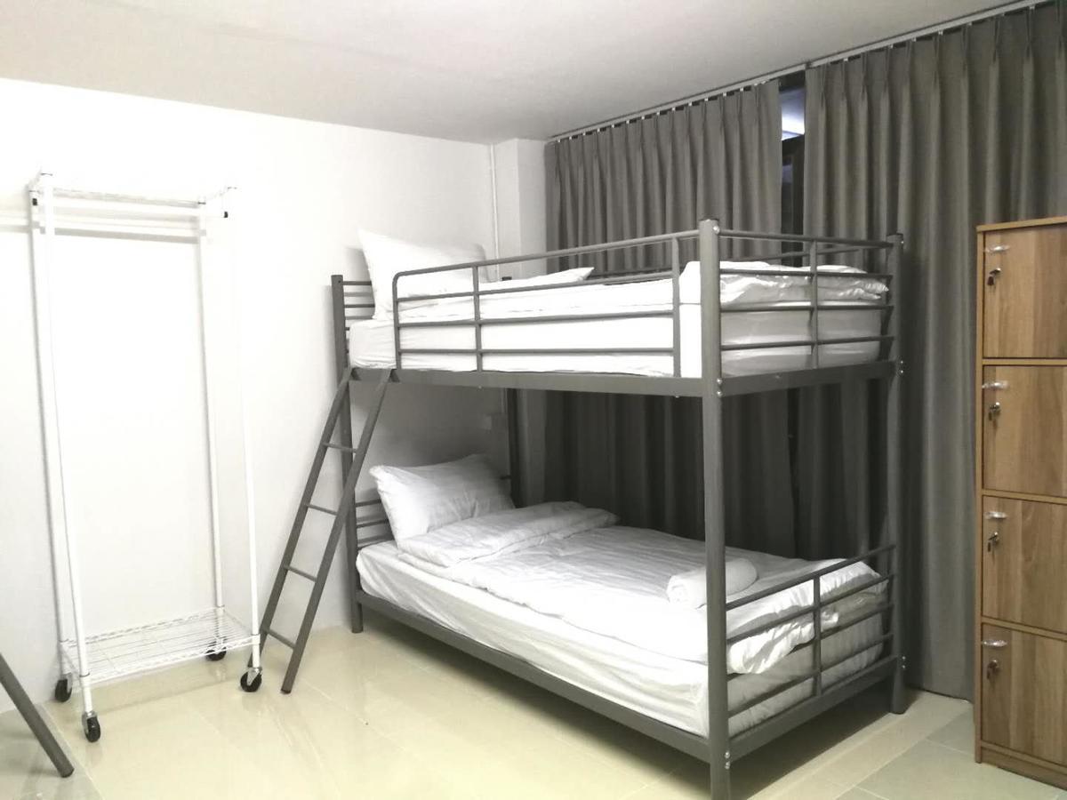 Room58 Bangkok Bagian luar foto
